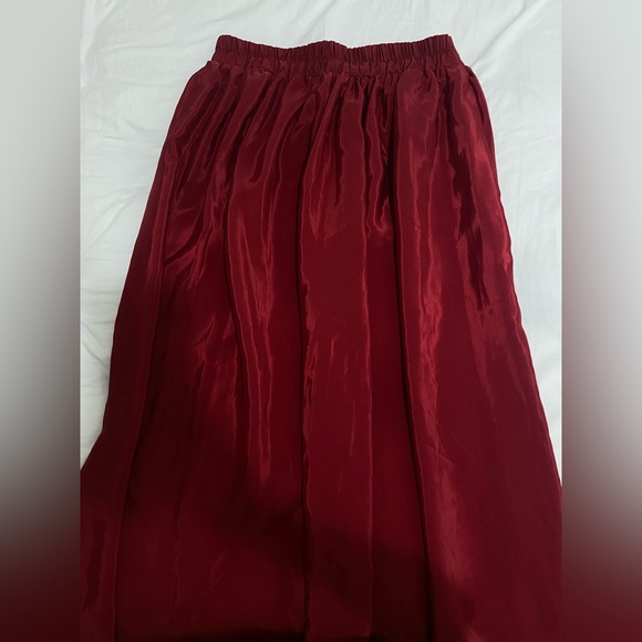 Maroon silk skirt - Picture 2 of 2
